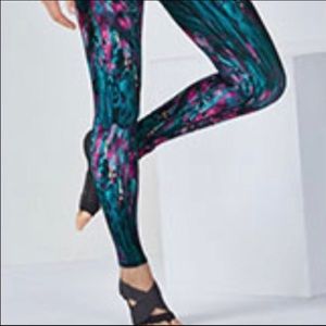 Fabletics Define Mid-Rise Legging
